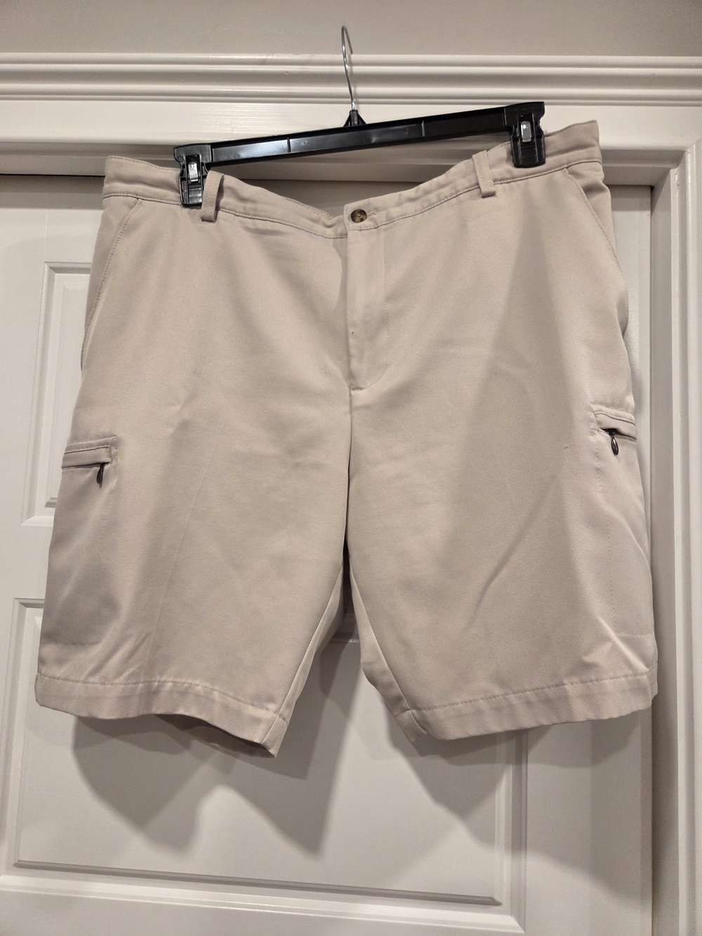 Izod Men's Light Beige Cargo Golf Shorts